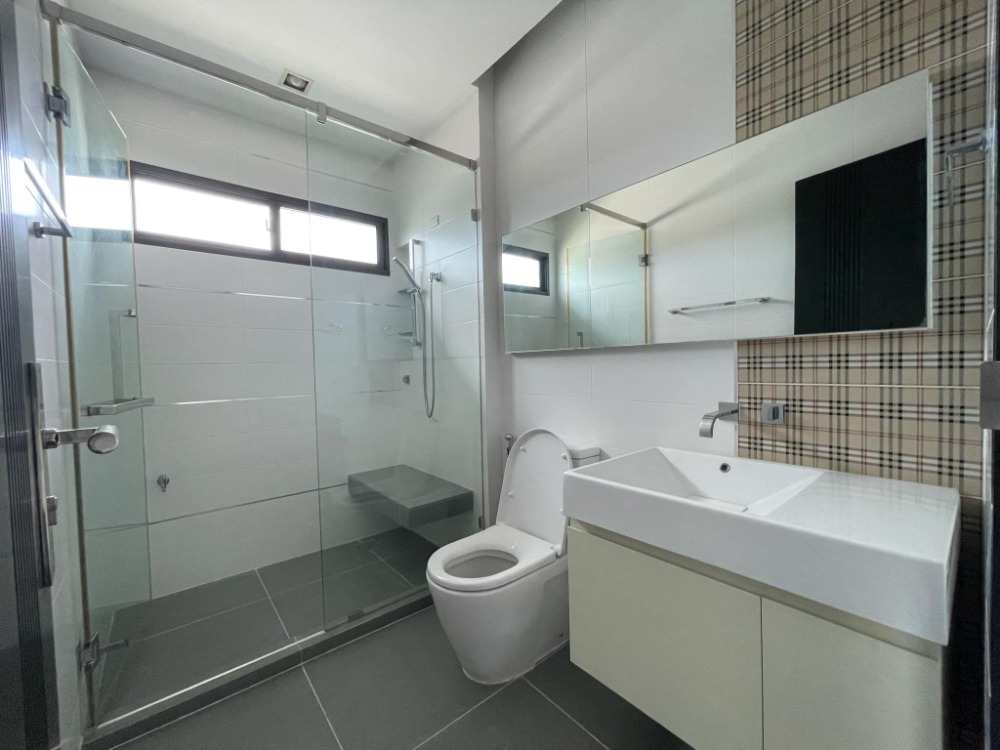 ขายบ้านรัตนาธิเบศร์ สนามบินน้ำ พระนั่งเกล้า : บ้านเดี่ยว หมู่บ้านลดาวัลย์ รัตนาธิเบศร์