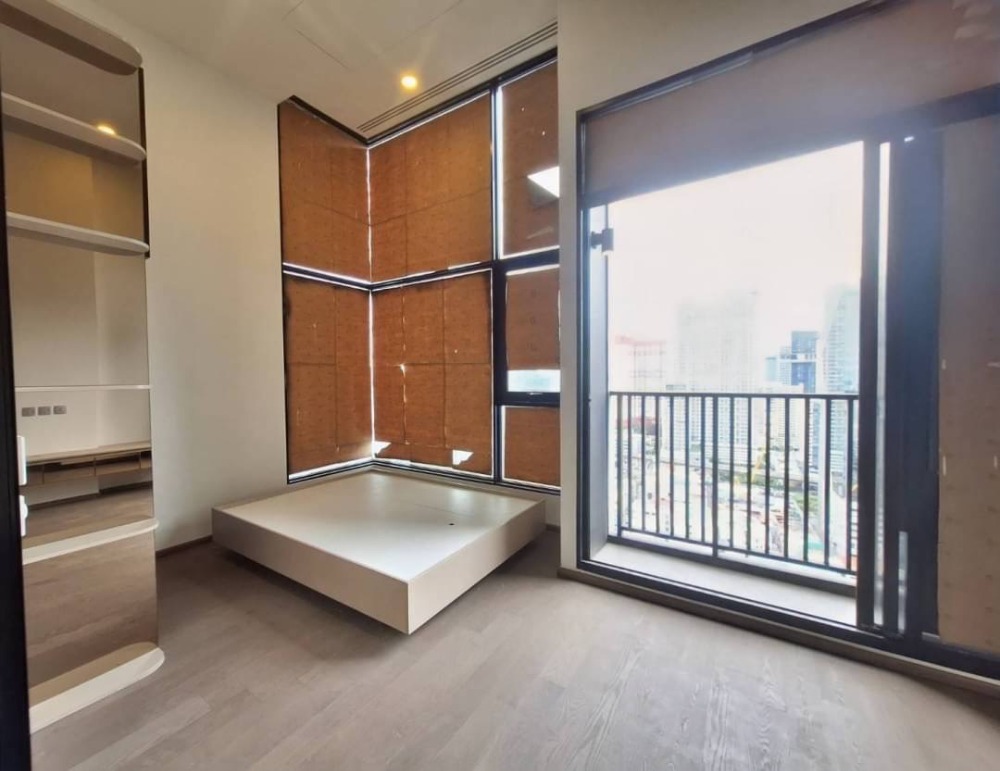 For SaleCondoRatchathewi,Phayathai : Urgent sale, 1 Bedroom Plus Duo Space Partly Furnished, near MRT Ratchathewi 0 meters, BTS Ratchathewi 400 meters.