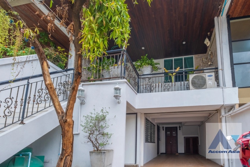 ให้เช่าทาวน์โฮมสุขุมวิท อโศก ทองหล่อ : 3 Bedrooms Townhouse for Rent in Sukhumvit, Bangkok near BTS Ekkamai (AA41105)