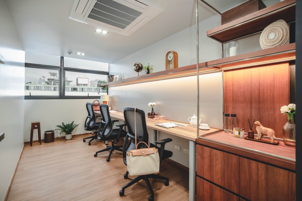 ให้เช่าสำนักงานนานา : เซอร์วิสออฟฟิศ พื้นที่สำนักงานให้เช่า สุขุมวิท Serviced Office ตกแต่งสวย พร้อมเข้าอยู่ อาคาร เวิร์คสตอรี่ส์ สุขุมวิท ซอย2 ( Workstories Sukhumvit Soi 2 ) สำหรับ 1 - 10 Workstations เริ่มต้น 9,000 บาท ใกล้รถไฟฟ้า BTSนานา