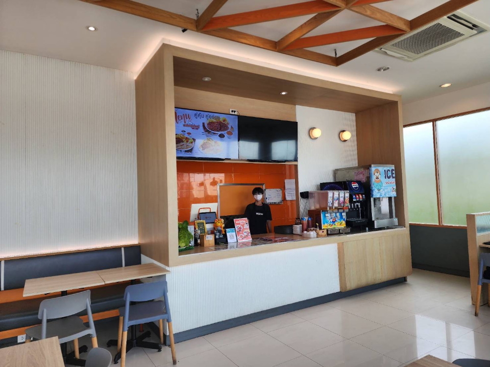 For LeaseholdRetail SpaceNawamin, Ramindra : Restaurant for sale, Uncle Yai Steak Shop Located in the area of ​​PTT Sai Mai-Hathairat gas station. Sold to the entire store with equipment and employees. The owner sells it himself.