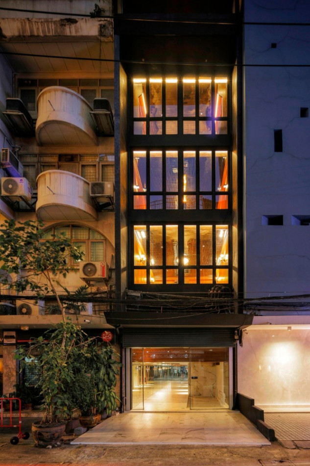 For RentShop HouseSilom, Saladaeng, Bangrak : For rent!! Luxury decorated commercial building, near BTS Saladaeng, 50 meters.