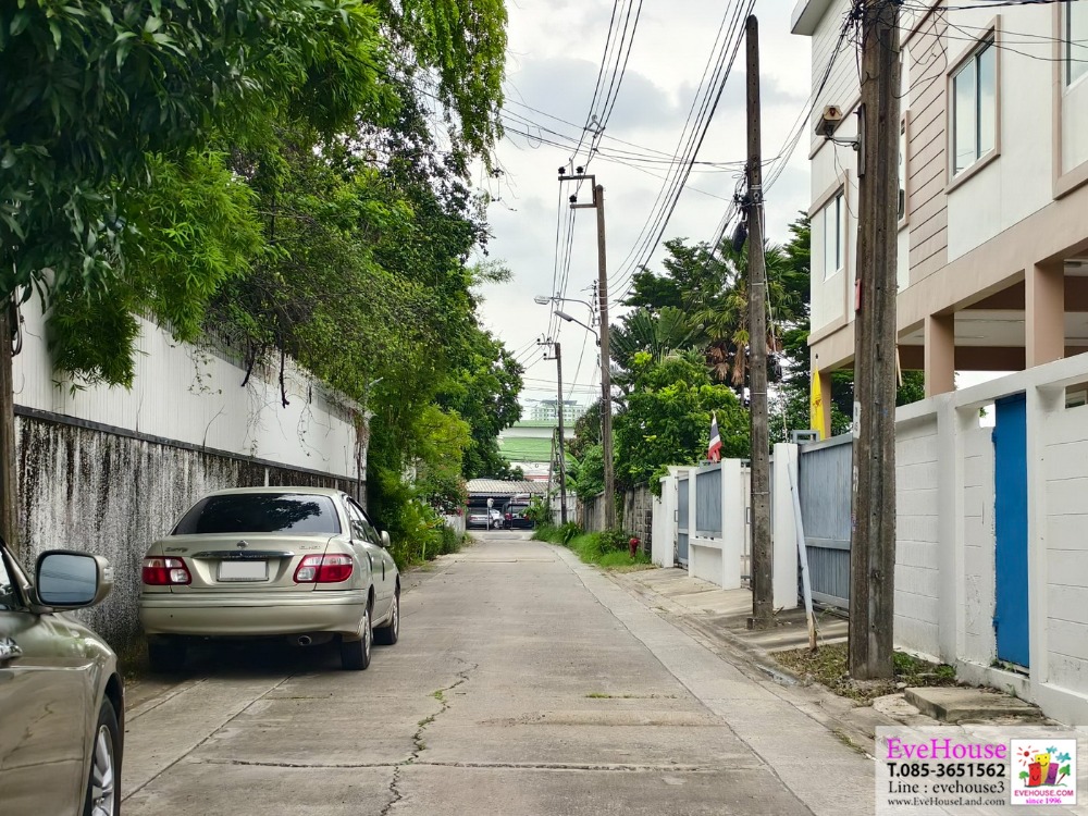 For SaleLandKasetsart, Ratchayothin : Land for sale, Soi Senanikom 1 Corner plot, Land Size 700 sq.wa. For sale 150,000 baht/sq.wa. Total 105,000,000 baht.