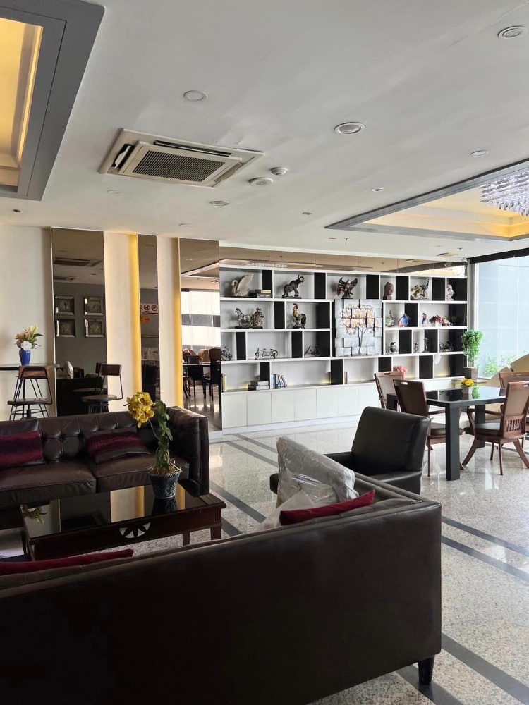 ให้เช่าคอนโดวิทยุ ชิดลม หลังสวน : Wittayu Complex 2 Beds 2 Baths Large Balcony  42,000 THB per month