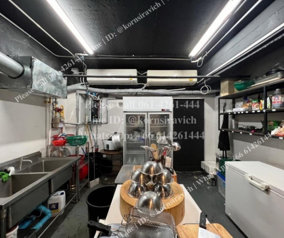 For RentRetail SpaceSukhumvit, Asoke, Thonglor : Renting a bar /Thonglor liquor store, Sukhumvit 55, very good location, parking, Hangout area, Thong Lo Ekamai area