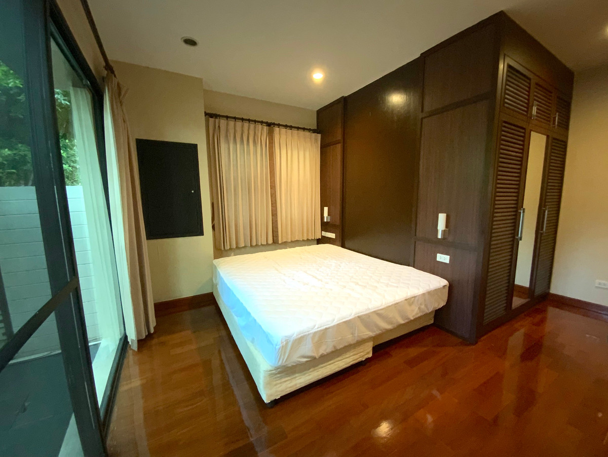 For SaleHouseSukhumvit, Asoke, Thonglor : Ready to Move House in Sukhumvit 24 walkable from the Emporium and BTS with 229 sqw land size 