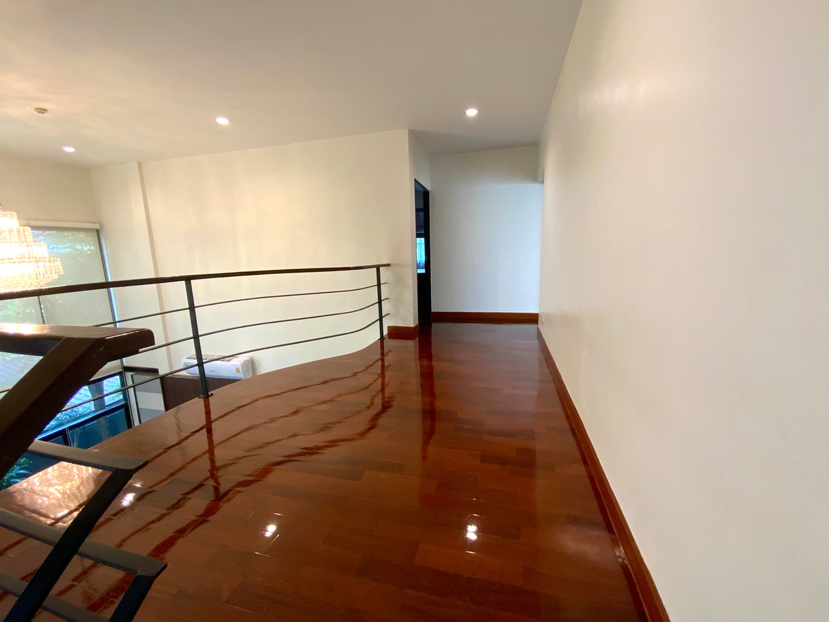 For SaleHouseSukhumvit, Asoke, Thonglor : Ready to Move House in Sukhumvit 24 walkable from the Emporium and BTS with 229 sqw land size 