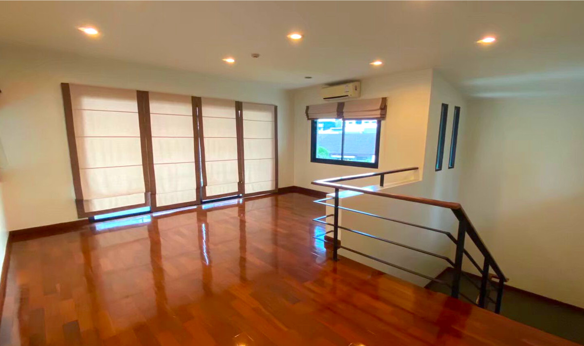 For SaleHouseSukhumvit, Asoke, Thonglor : Ready to Move House in Sukhumvit 24 walkable from the Emporium and BTS with 229 sqw land size 