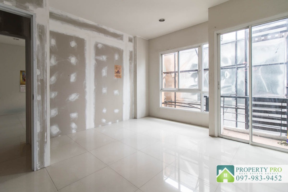 For SaleShop HouseMin Buri, Romklao : Commercial building 4 storey for sale The Wayra Ramkhamhaeng Suvarnabhuni, 2 Units, area 60 sqw 640 sqm, business district Near Siam Amazing Park, Seri Thai, Minburi : EL24S-038