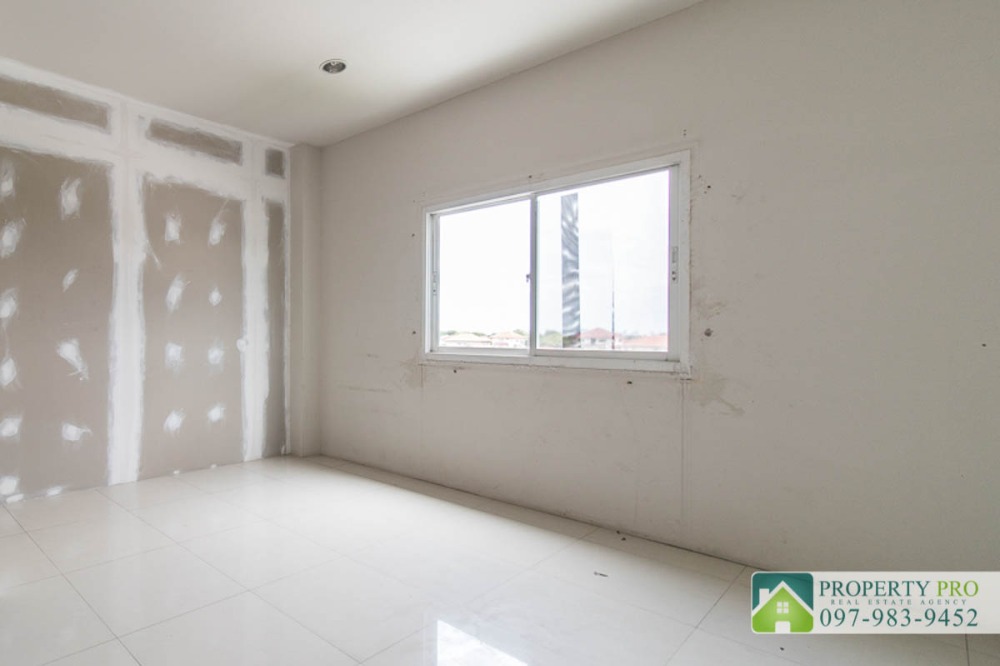 For SaleShop HouseMin Buri, Romklao : Commercial building 4 storey for sale The Wayra Ramkhamhaeng Suvarnabhuni, 2 Units, area 60 sqw 640 sqm, business district Near Siam Amazing Park, Seri Thai, Minburi : EL24S-038