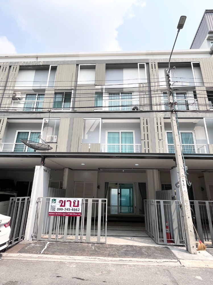 ให้เช่าทาวน์โฮมโชคชัย4 ลาดพร้าว71 : ให้เช่า ทาวน์โฮม สเปซ ลาดพร้าว เหม่งจ๋าย (Space Townhome) 3 นอน 4 น้ำ ใกล้ Regent International School