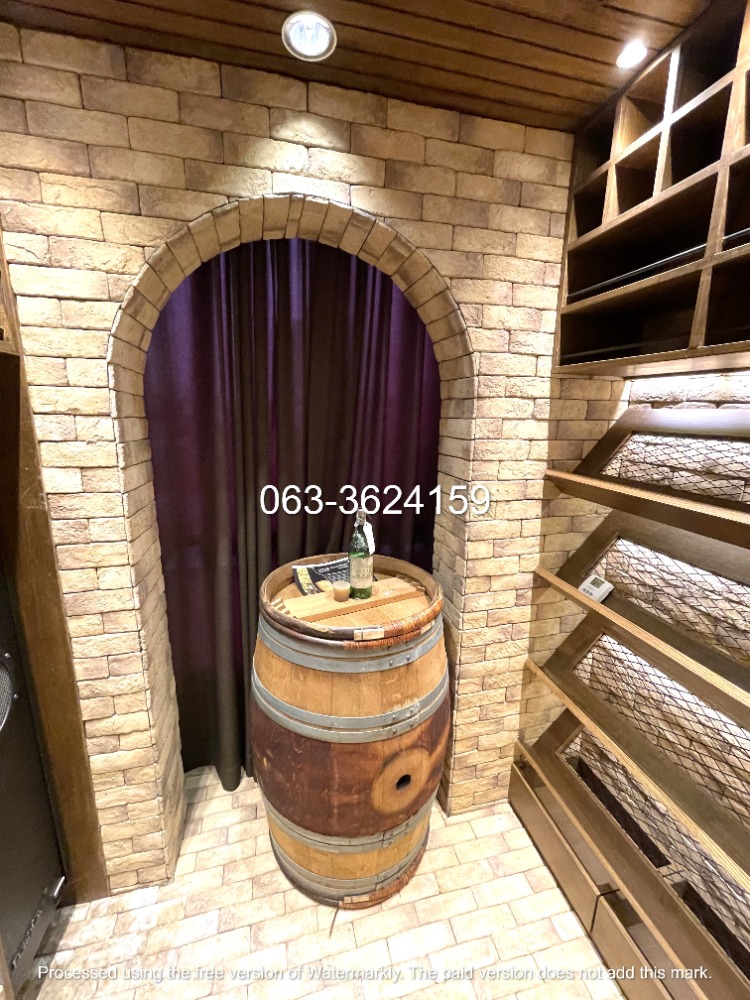 ขายคอนโดสุขุมวิท อโศก ทองหล่อ : ขาย H Sukhumvit 43 คอนโด (H Condo Sukhumvit 43) ราคาดีที่สุดของโครงการ แต่งเต็ม มีห้องแช่ไวน์ เฟอร์ราคาแพงครบๆ จบๆ แต่งไปเกือบ 3 ล้านบาท แต่ขายในราคาตลาดไม่ได้รวมค่าตกแต่ง ห้องนี้เป็นห้อง 1 ห้องนอนที่ขนาดใหญ่ที่สุด