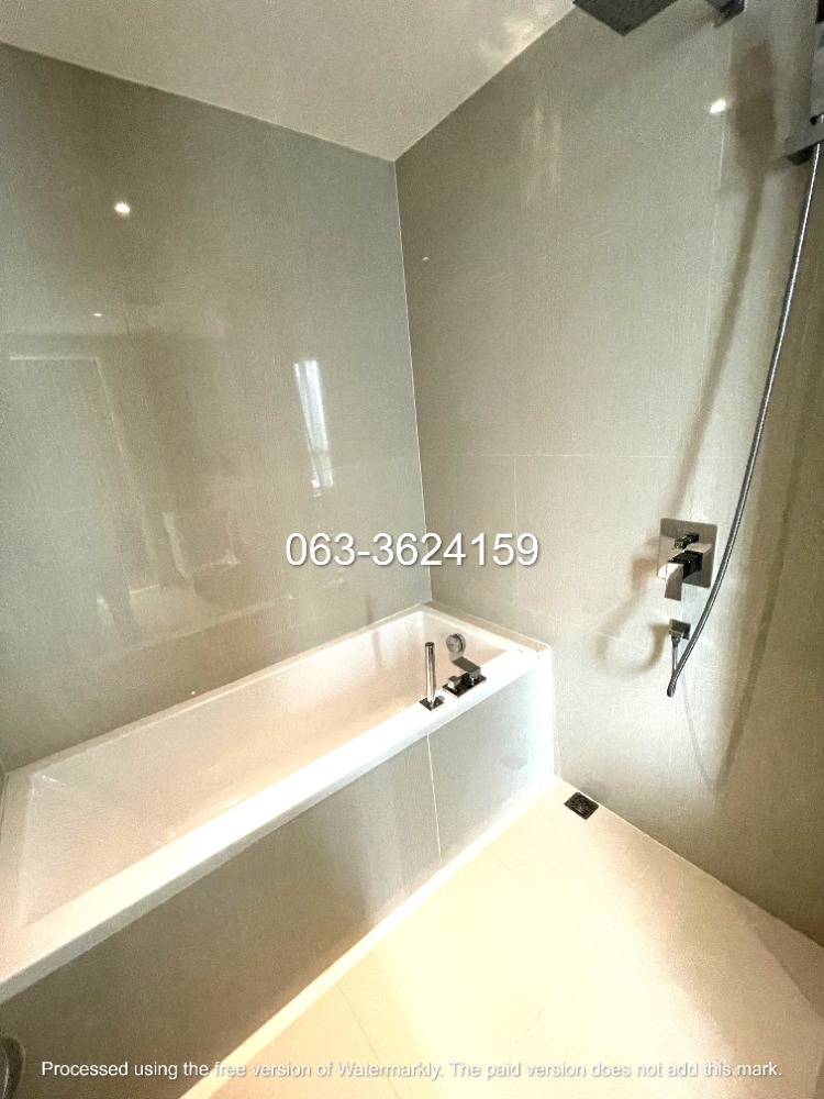 ขายคอนโดสุขุมวิท อโศก ทองหล่อ : ขาย H Sukhumvit 43 คอนโด (H Condo Sukhumvit 43) ราคาดีที่สุดของโครงการ แต่งเต็ม มีห้องแช่ไวน์ เฟอร์ราคาแพงครบๆ จบๆ แต่งไปเกือบ 3 ล้านบาท แต่ขายในราคาตลาดไม่ได้รวมค่าตกแต่ง ห้องนี้เป็นห้อง 1 ห้องนอนที่ขนาดใหญ่ที่สุด