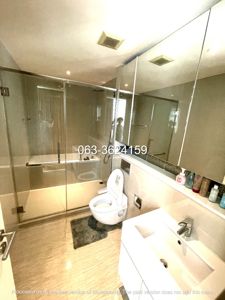 ขายคอนโดสุขุมวิท อโศก ทองหล่อ : ขาย H Sukhumvit 43 คอนโด (H Condo Sukhumvit 43) ราคาดีที่สุดของโครงการ แต่งเต็ม มีห้องแช่ไวน์ เฟอร์ราคาแพงครบๆ จบๆ แต่งไปเกือบ 3 ล้านบาท แต่ขายในราคาตลาดไม่ได้รวมค่าตกแต่ง ห้องนี้เป็นห้อง 1 ห้องนอนที่ขนาดใหญ่ที่สุด