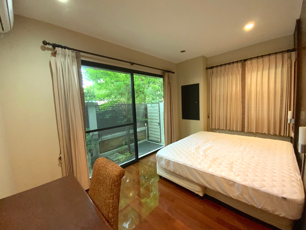 For SaleHouseSukhumvit, Asoke, Thonglor : Ready to Move House in Sukhumvit 24 walkable from the Emporium and BTS with 229 sqw land size 