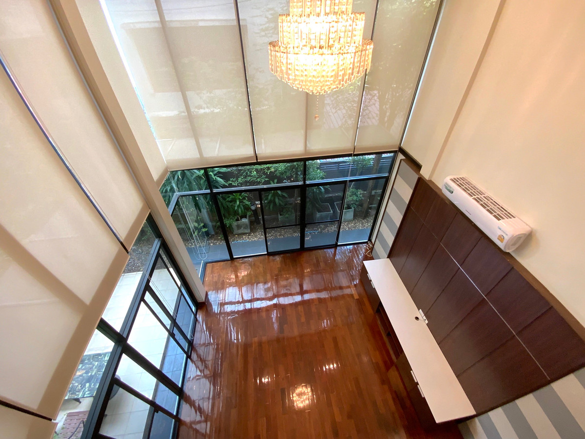 For SaleHouseSukhumvit, Asoke, Thonglor : Ready to Move House in Sukhumvit 24 walkable from the Emporium and BTS with 229 sqw land size 