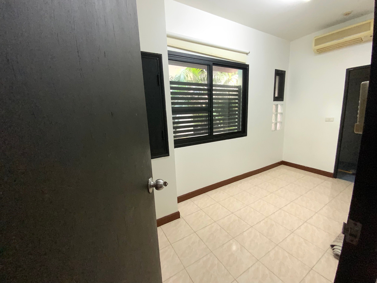 For SaleHouseSukhumvit, Asoke, Thonglor : Ready to Move House in Sukhumvit 24 walkable from the Emporium and BTS with 229 sqw land size 