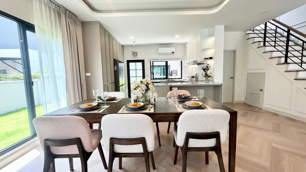 ให้เช่าบ้านบางนา แบริ่ง ลาซาล : Detached house for rent in the Centro Bangna Project, near Mega Bangna — 170,000 THB per month.