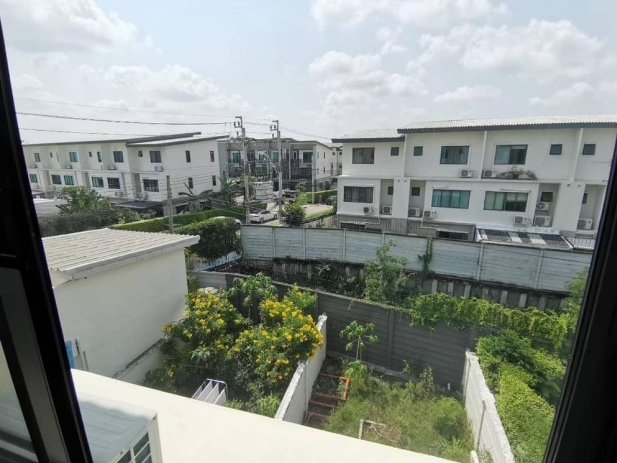 ขายทาวน์โฮมนนทบุรี บางใหญ่ บางบัวทอง : ขายทาวน์โฮม 3 ชั้น ทาวน์อเวนิว เมิร์จ รัตนาธิเบศร์ เพียง 700 เมตรถึง MRTสามแยกบางใหญ่ ทาวน์เฮ้าส์ 3 ชั้น  เนื้อที่ 29 ตร.วา พื้นที่ใช้สอย 170 ตร.ม