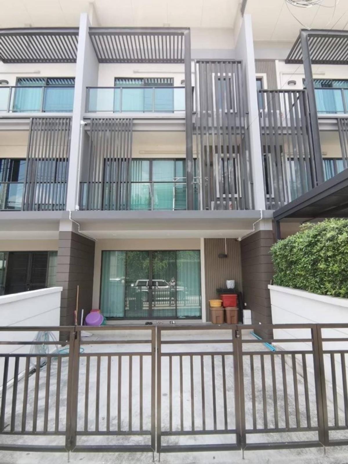 ขายทาวน์โฮมนนทบุรี บางใหญ่ บางบัวทอง : ขายทาวน์โฮม 3 ชั้น ทาวน์อเวนิว เมิร์จ รัตนาธิเบศร์ เพียง 700 เมตรถึง MRTสามแยกบางใหญ่ ทาวน์เฮ้าส์ 3 ชั้น  เนื้อที่ 29 ตร.วา พื้นที่ใช้สอย 170 ตร.ม