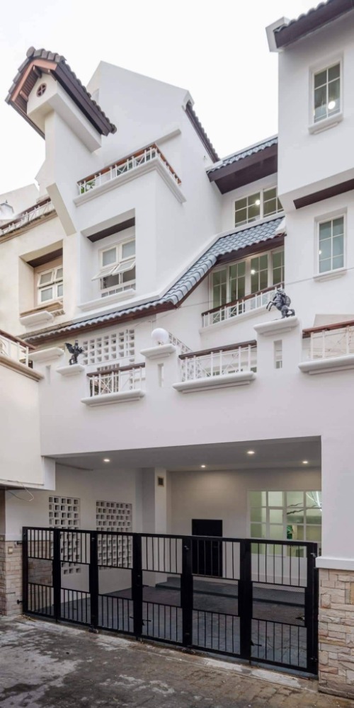 ให้เช่าทาวน์โฮมลาดพร้าว เซ็นทรัลลาดพร้าว : ❖ Ready to move​ in ❖ ทาวน์โฮม 4.5 ชั้น 25.50 ตร.ว. | 6 ห้องนอน 2 ที่จอดรถ | ใกล้ โรงเรียนบีคอนเฮาส์ 1 นาที, MRT สถานีลาดพร้าว 5 นาที, มหาวิทยาลัยเซ็นจอห์น 8 นาที