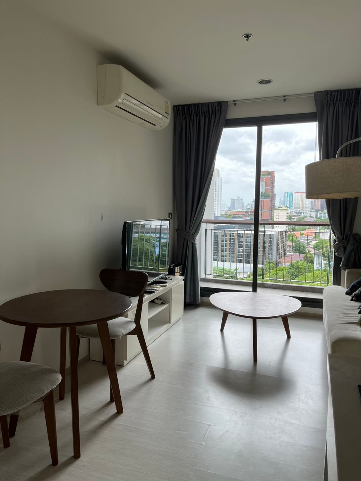 For RentCondoSukhumvit, Asoke, Thonglor : Rhythm Sukhumvit 42 Condo for rent, near 170 meters of Ekkamai BTS