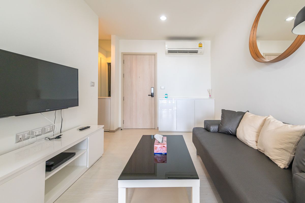 For RentCondoSukhumvit, Asoke, Thonglor : Rhythm Sukhumvit 42 Condo for rent, near 170 meters of Ekkamai BTS