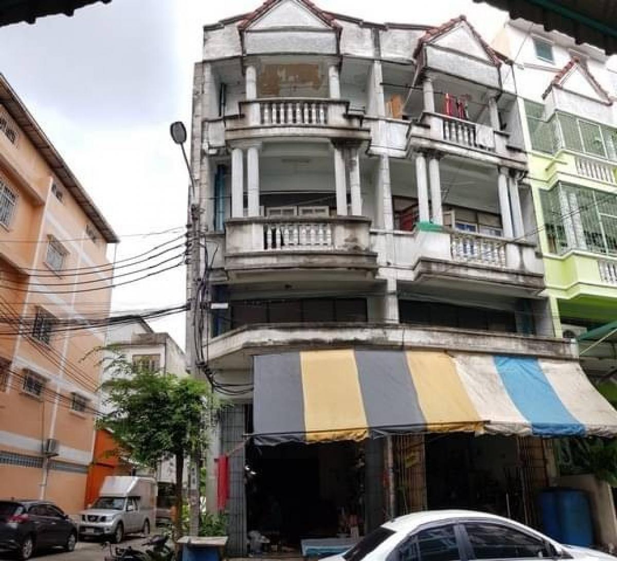 For SaleShop HouseBang kae, Phetkasem : Building for sale, commercial building, 3.5 floors, 2 units, Phutthamonthon Sai 1, near Phetkasem Road, Bang Khae Market, MRT Phasi Charoen.