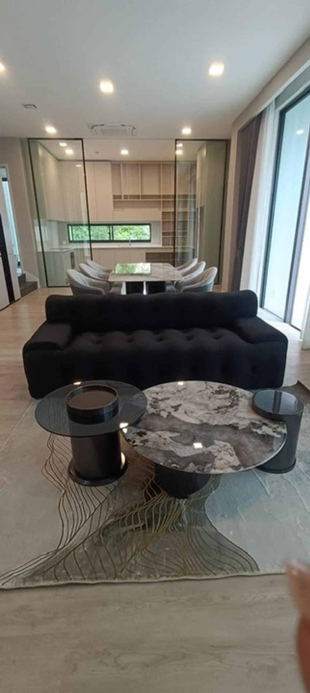 ให้เช่าบ้านพัฒนาการ ศรีนครินทร์ : ให้เช่าบ้านเดี่ยวหรู 3 ชั้น พร้อมลิฟต์ส่วนตัว โครงการ VIVE 2 กรุงเทพกรีฑา ใกล้ Wellington College และทางด่วนศรีรัช
