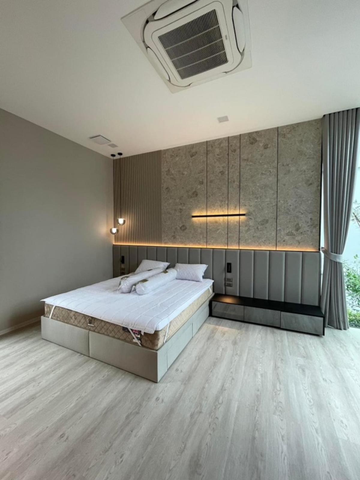 ให้เช่าบ้านพัฒนาการ ศรีนครินทร์ : ให้เช่าบ้านเดี่ยวหรู 3 ชั้น พร้อมลิฟต์ส่วนตัว โครงการ VIVE 2 กรุงเทพกรีฑา ใกล้ Wellington College และทางด่วนศรีรัช
