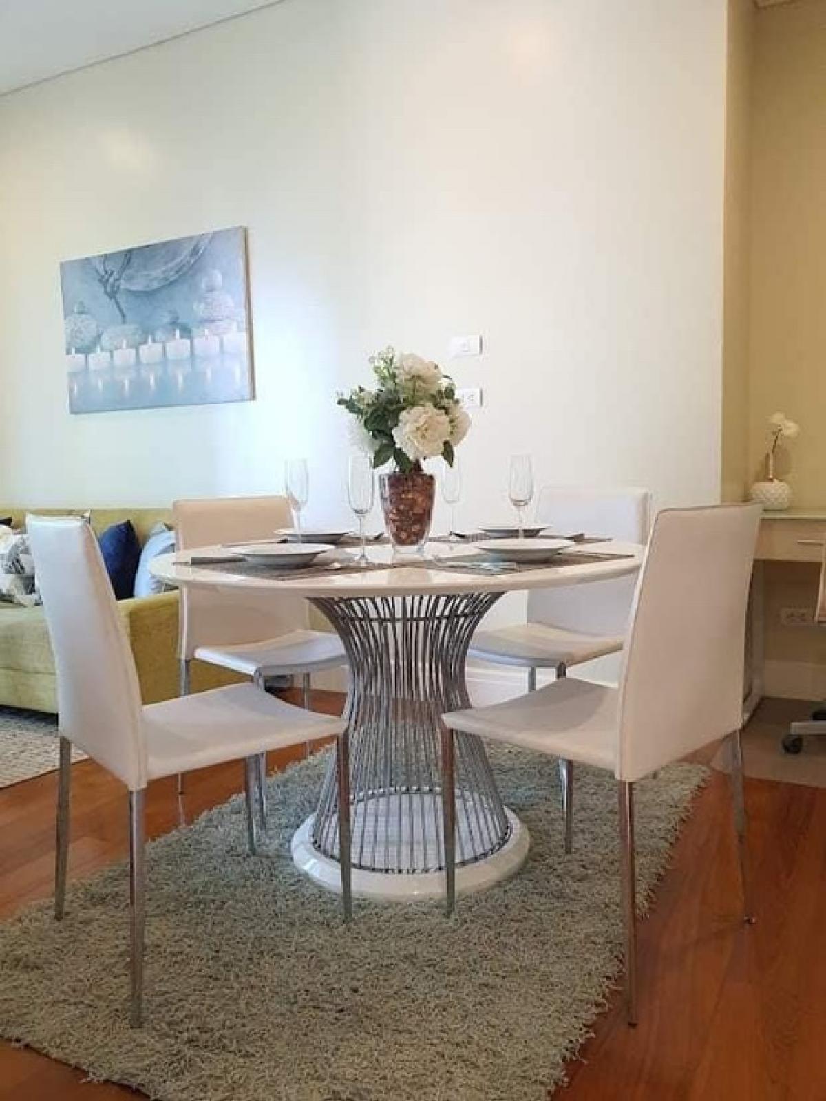 ขายคอนโดสุขุมวิท อโศก ทองหล่อ : 📢👇Grab or Gone as this reason👇Good location in Em District, very good price and size for 1 bedroom, fully nice furnished, pool view.