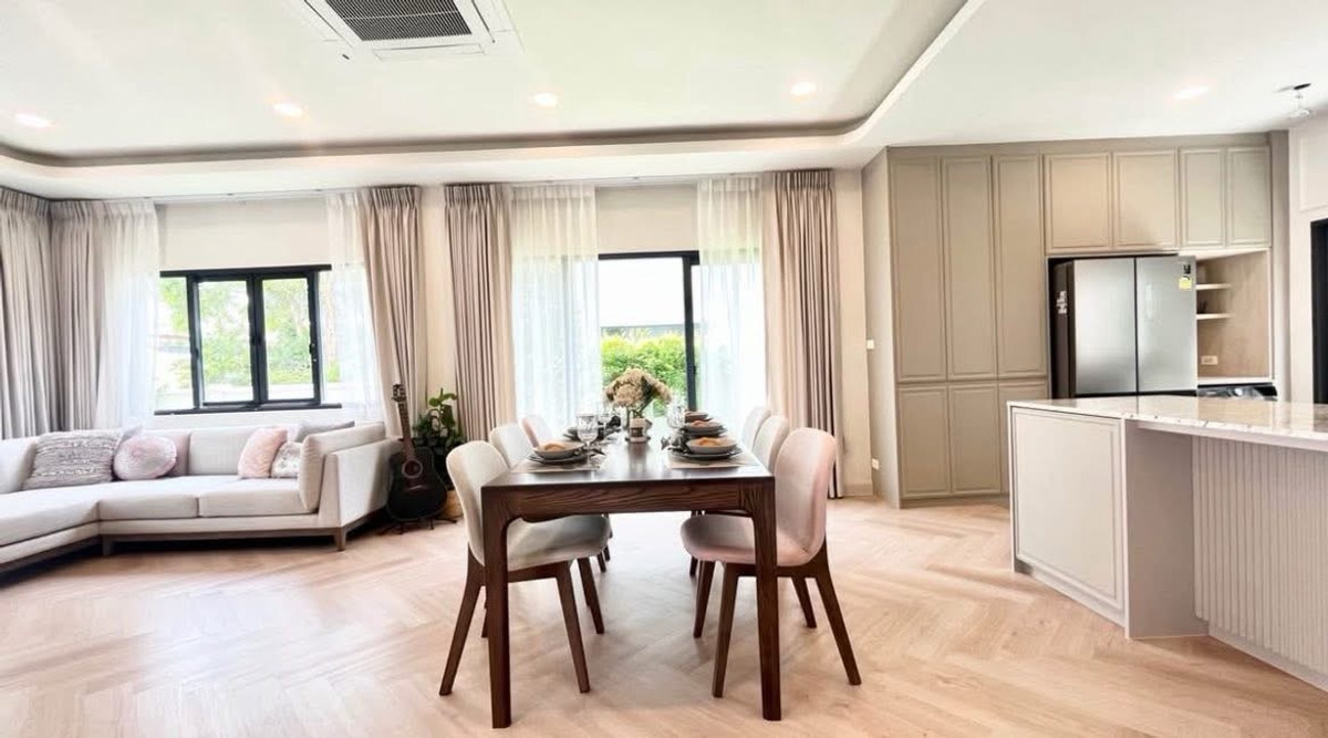 ให้เช่าบ้านบางนา แบริ่ง ลาซาล : 🌟ให้เช่าบ้าน เซนโทร บางนา บ้านเดี่ยว 2 ชั้น 4 ห้องนอน/5 ห้องน้ำ ตกแต่ง พร้อมอยู่อาศัย💥ค่าเช่า 180,000 บาท/เดือน