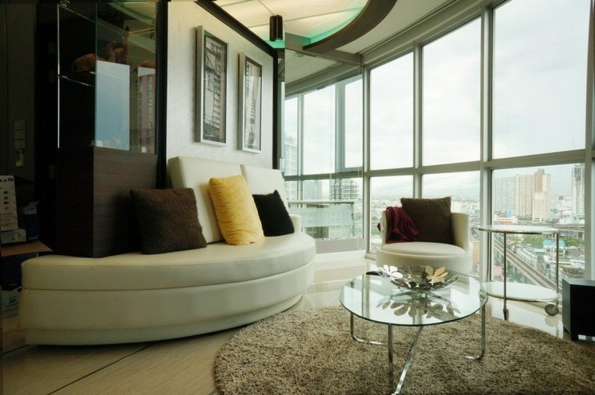 For RentCondoOnnut, Udomsuk : For Rent Sky walk Condominium bts Phakanong 1 bed 54 sqm 1 bath 1 living fully furnished special price
