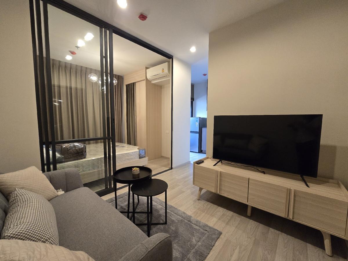 For RentCondoBangna, Bearing, Lasalle : New Update✨️ Condo Ideo Mobi Sukhumvit Eastpoint (Ideo Mobi Sukhumvit Eastpoint) BTS Bangna 250 meters on the main road Monthly price ✅️ 13,000 baht / month (including common area) 🛏️ 1 bedroom 🛁 1 bathroom 🍽 1 closed kitchen📍Room size 28 square meters 📍2