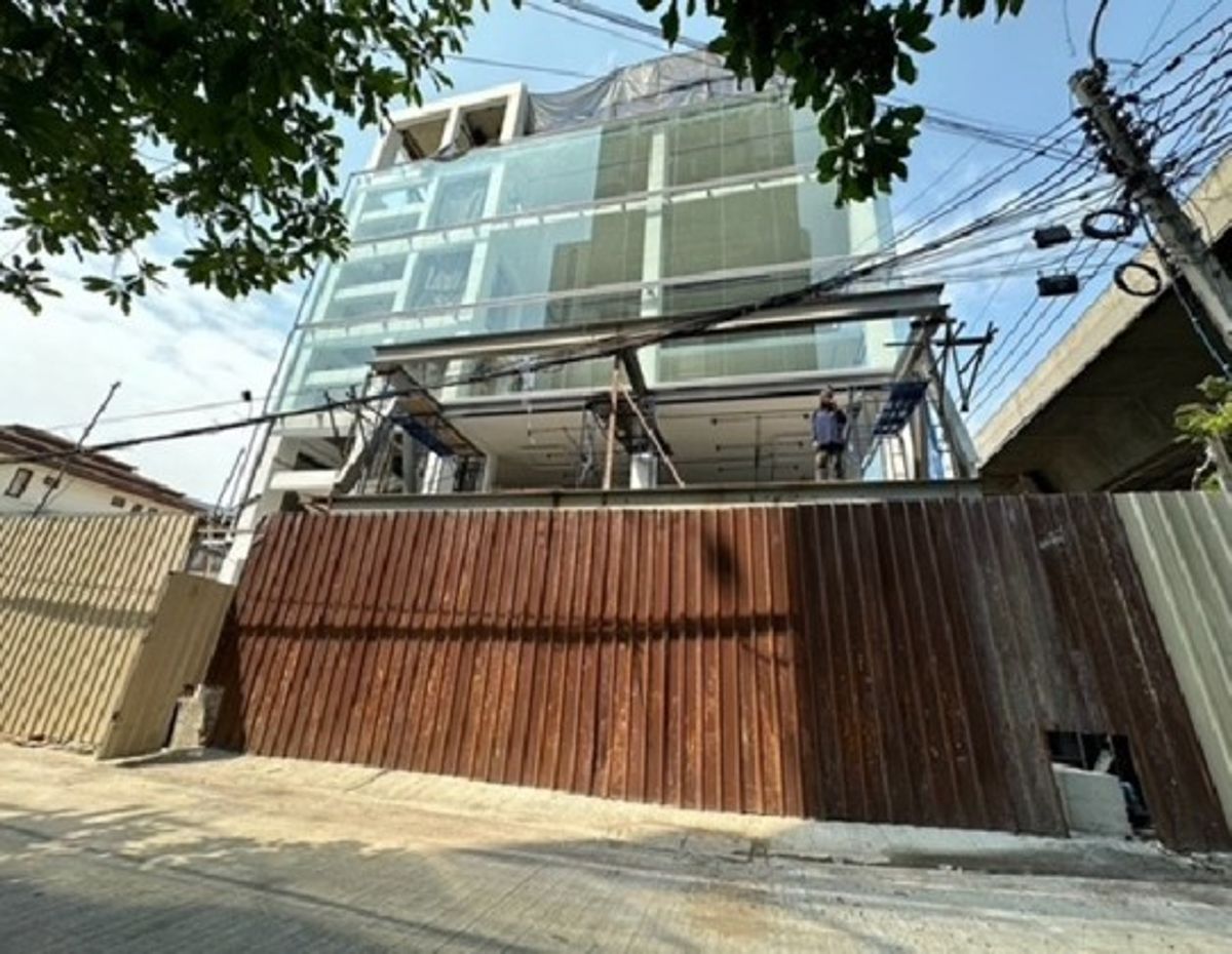 ให้เช่าสำนักงานพัฒนาการ ศรีนครินทร์ : โทร. 081-632-0632 ให้เช่าอาคารสำนักงาน 5 ชั้น สร้างใหม่ ย่านพระราม 9 ริมถนนพระราม 9 / ใกล้ ห้างเดอะไนน์ / อาคารมีลิฟท์โดยสาร / ติดแอร์ทั้งอาคาร / พื้นที่ใช้สอยอาคารประมาณ 1500 ตารางเมตร