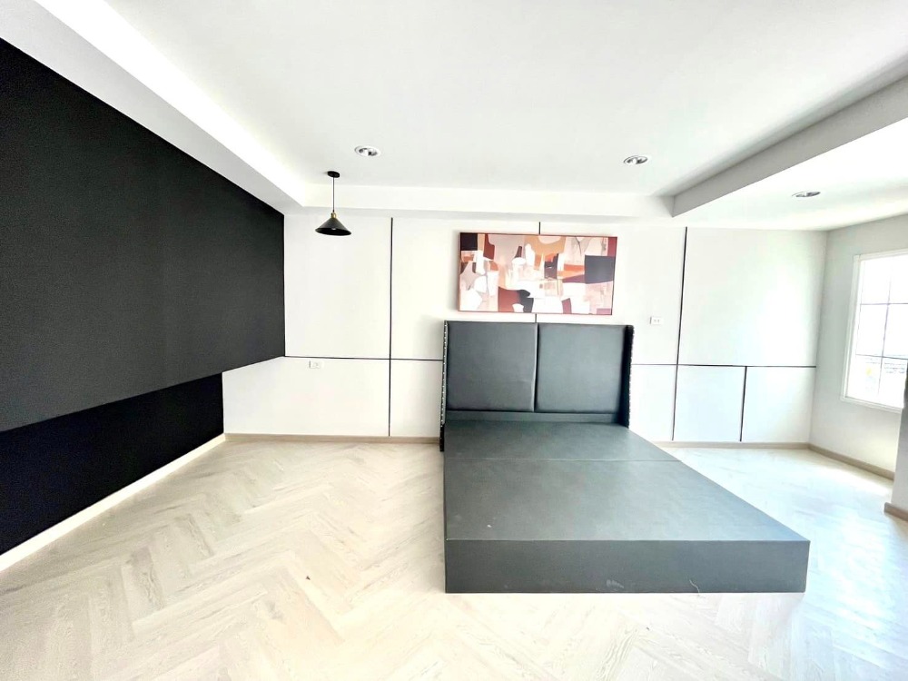 For SaleTownhomeSapankwai,Jatujak : For sale/rent Luxury pool villa townhome, ready to move in around Chatuchak, near MRT /BTS, able to open Airbnb, office, Bangkok.