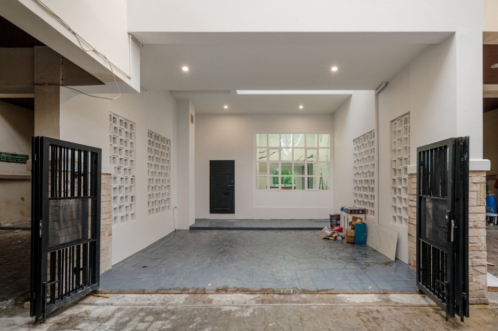 For SaleTownhomeSapankwai,Jatujak : For sale/rent Luxury pool villa townhome, ready to move in around Chatuchak, near MRT /BTS, able to open Airbnb, office, Bangkok.