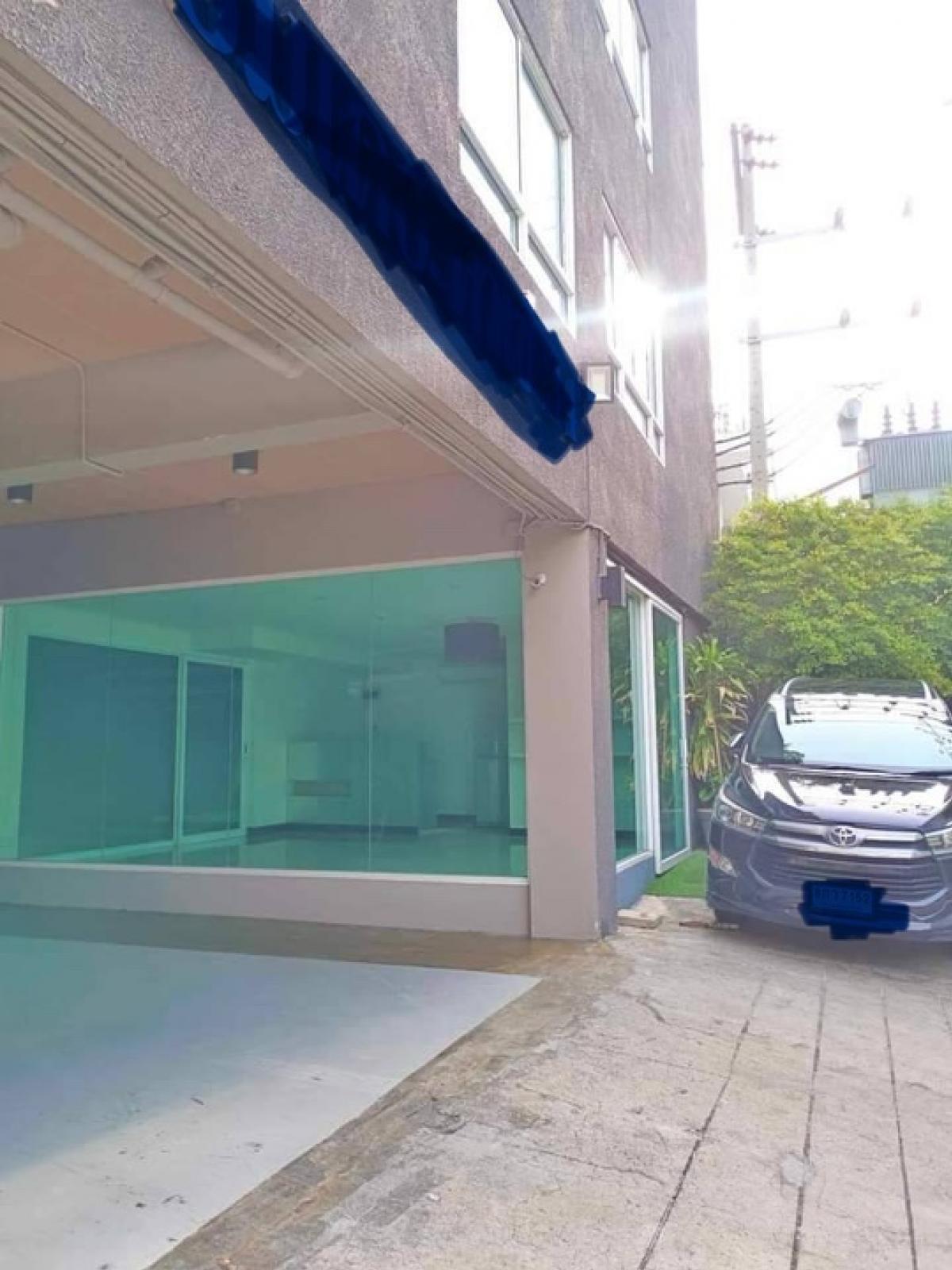 For RentShop HouseSukhumvit, Asoke, Thonglor : 📢👇Start up your business at commercial space on the ground floor of the hotel in Sukhumvit 34