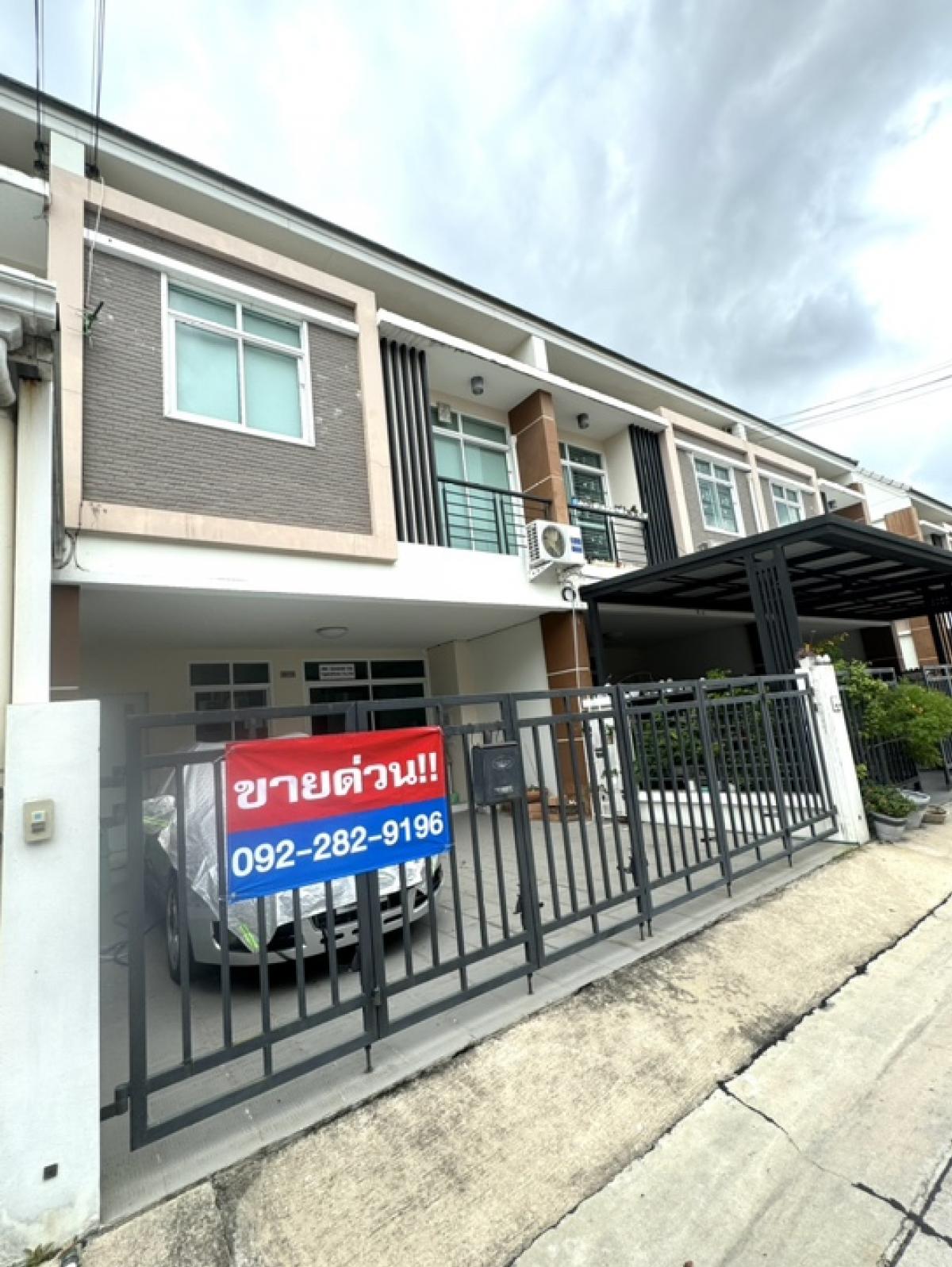 For SaleTownhomeThaphra, Talat Phlu, Wutthakat : 2-story townhome for sale, Winning Residence, Thoet Thai-Kanlapaphruek, only 10 minutes to Sathorn, very good location, convenient travel. Interested call: 0922829196