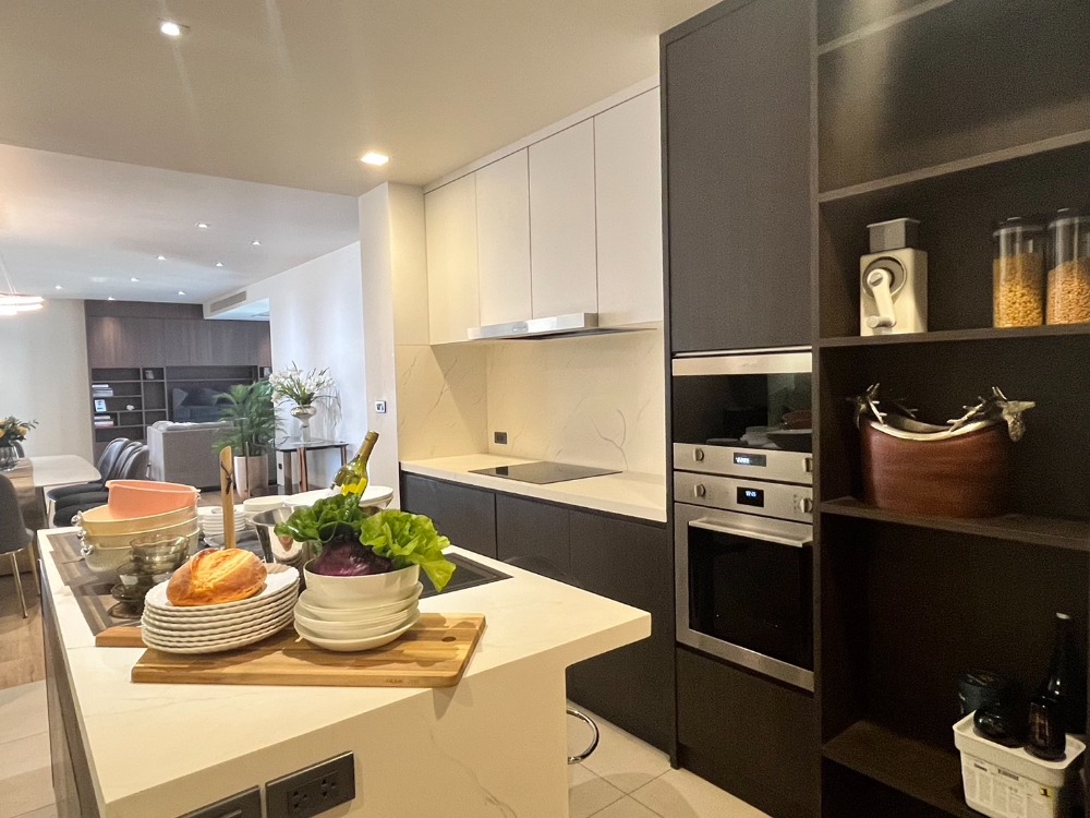 For RentCondoSukhumvit, Asoke, Thonglor : Pet-Friendly Luxury Apartment Sukhumvit 39 3 Beds 270 sqm 190k per month