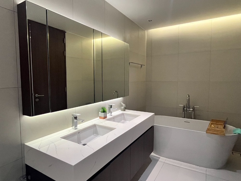 For RentCondoSukhumvit, Asoke, Thonglor : Pet-Friendly Luxury Apartment Sukhumvit 39 3 Beds 270 sqm 190k per month