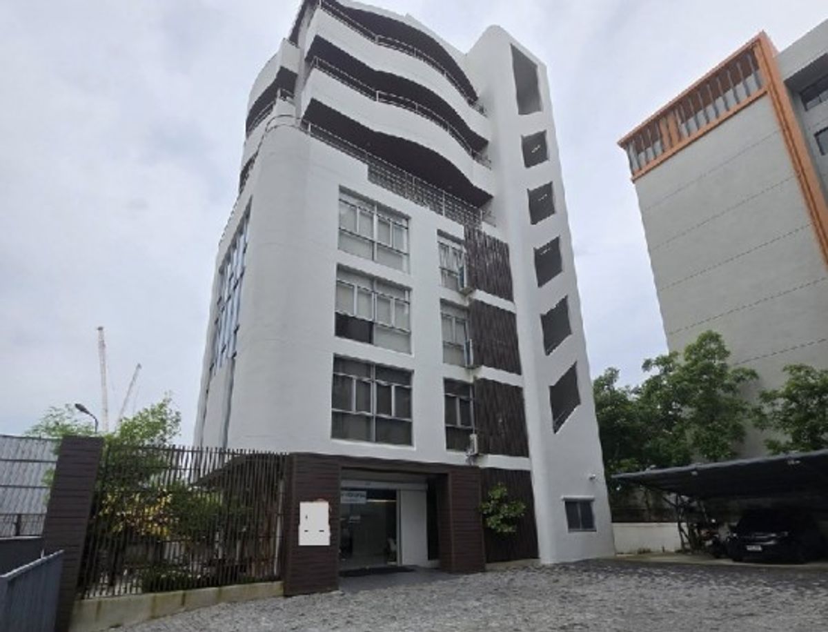 ให้เช่าสำนักงานพัฒนาการ ศรีนครินทร์ : โทร. 081-632-0632 ให้เช่าอาคารสำนักงาน 8 ชั้น ซอยศรีนครินทร์ 40  มีลิฟท์โดยสารในอาคาร ที่จอดรถ 14 คัน  เหมาะเป็นสำนักงาน ทำเลดี เดินทางสะดวก