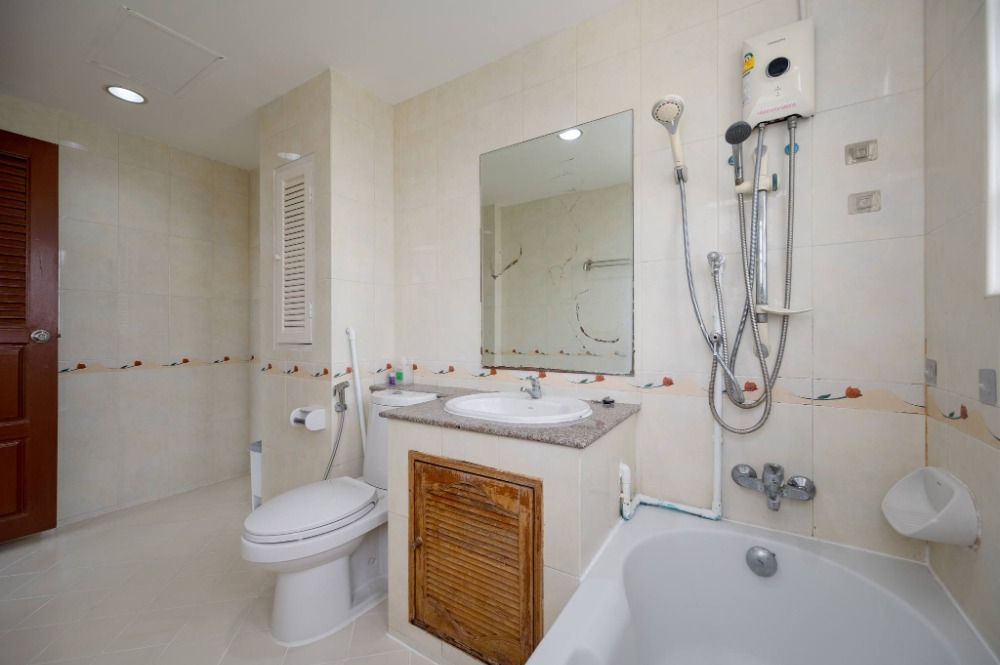 ให้เช่าทาวน์โฮมสะพานควาย จตุจักร : เช่า Luxury pool villa townhome พร้อมอยู่แถวจตุจักร ใกล้ MRT /BTS จตุจักร, กรุงเทพ