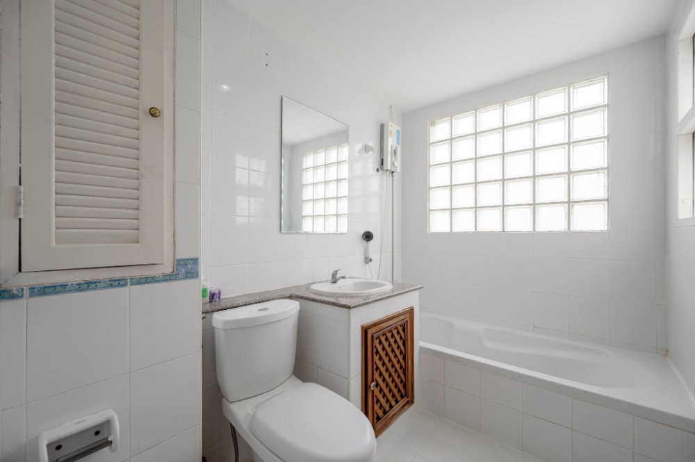 ให้เช่าทาวน์โฮมสะพานควาย จตุจักร : เช่า Luxury pool villa townhome พร้อมอยู่แถวจตุจักร ใกล้ MRT /BTS จตุจักร, กรุงเทพ