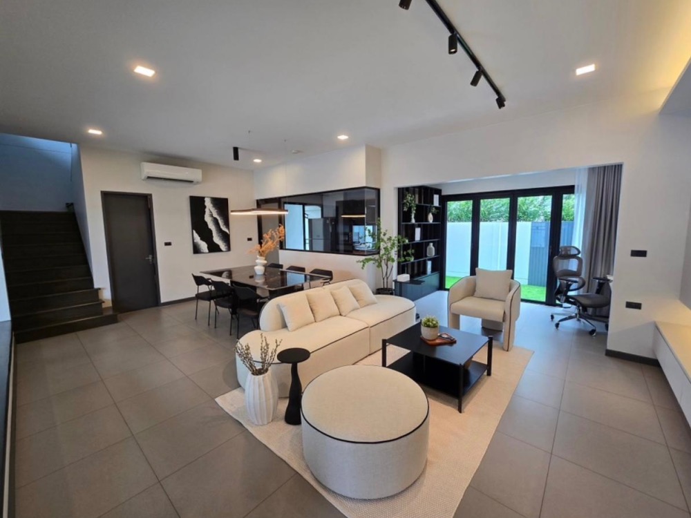 For RentHouseBangna, Bearing, Lasalle : 2-story townhome for rent, Vive Bangna Village, Km. 7, beautiful, luxurious, ready to move in, near Mega Bangna Department Store. Interested, contact Line @841qqlnr