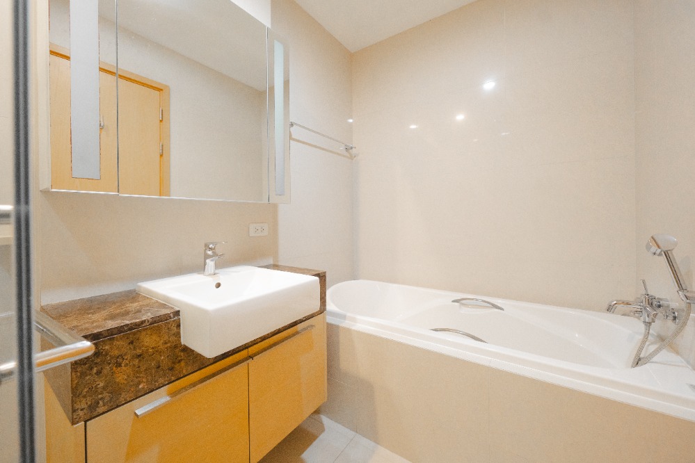For RentCondoSukhumvit, Asoke, Thonglor : Large room, high floor, Condo for rent 39 By Sansiri near BTS Phrom Phong, 38,000 baht/month