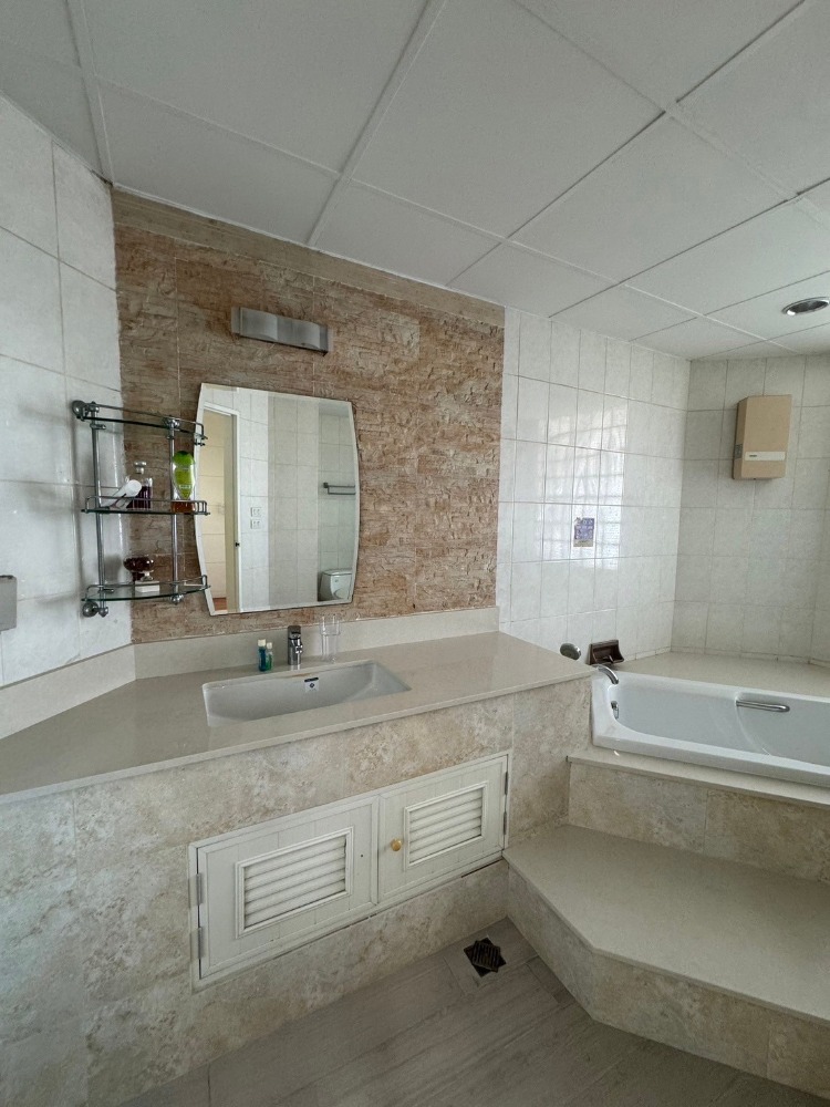 For RentCondoLadprao, Central Ladprao : ✅ TRGP101 ✅ Line ID : @p2nproperty