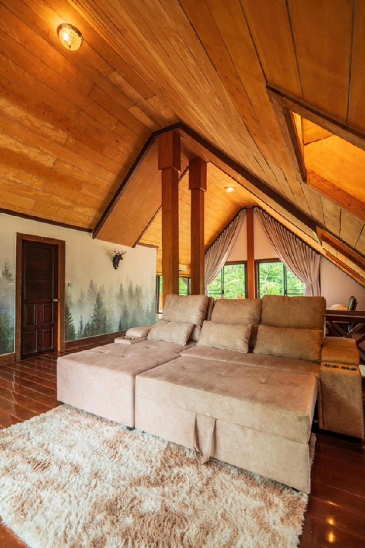 For SaleHousePak Chong KhaoYai : 📢👇Selling a large house and guest house, shady on Thanarat Road, red Garuda title deed, not far from Bangkok, good air all year round. The project has good security guards.