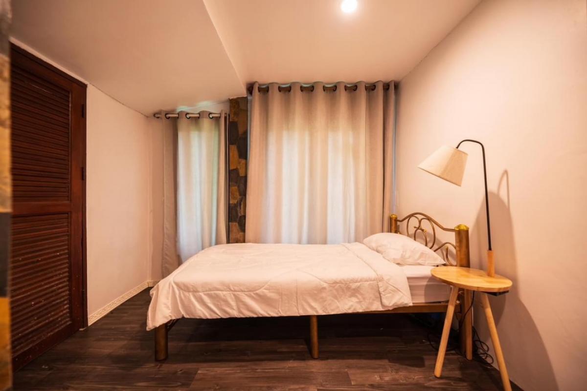 For SaleHousePak Chong KhaoYai : 📢👇Selling a large house and guest house, shady on Thanarat Road, red Garuda title deed, not far from Bangkok, good air all year round. The project has good security guards.