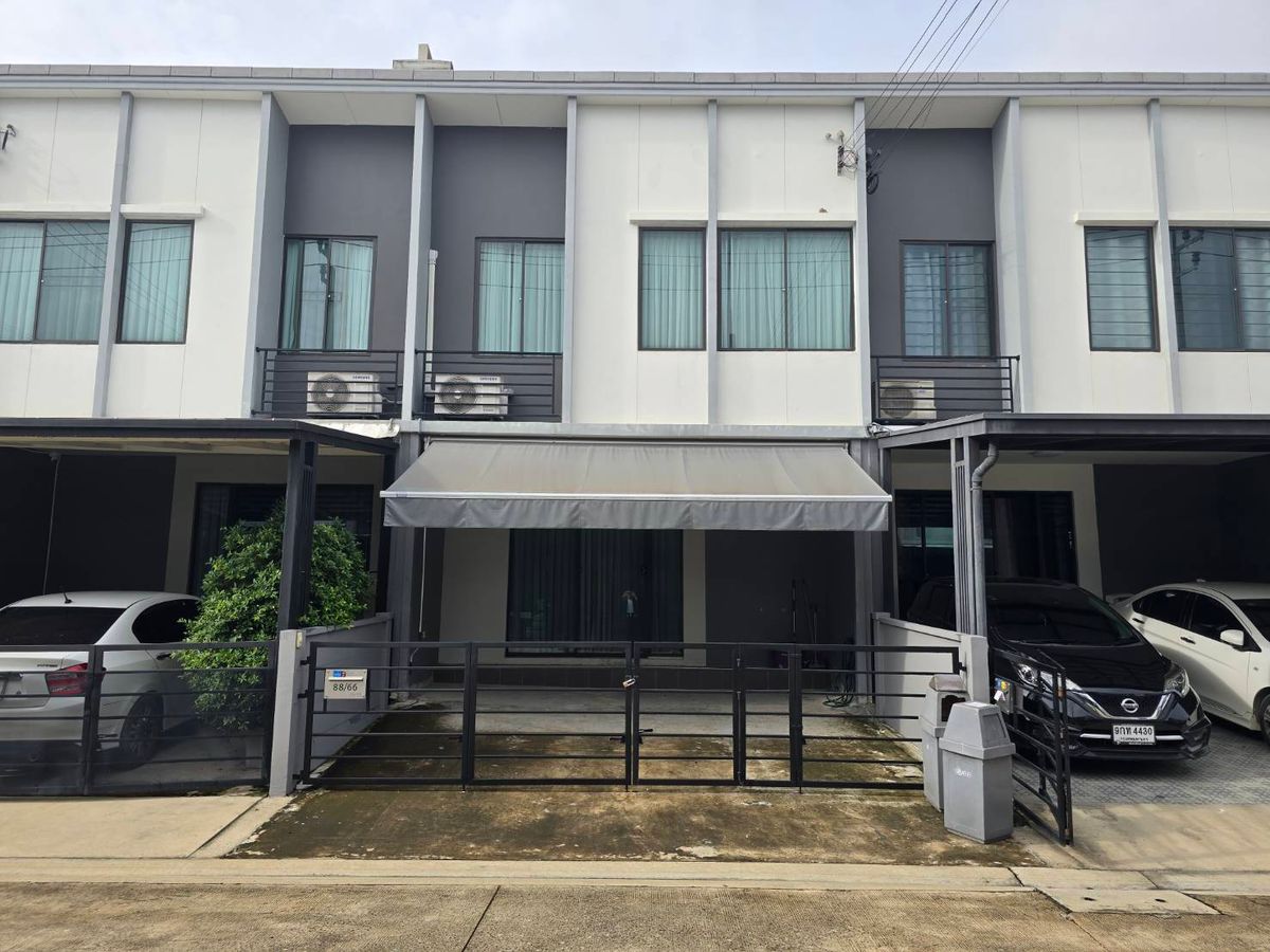 ให้เช่าทาวน์โฮมพัฒนาการ ศรีนครินทร์ : ทาวน์โฮม 2 ชั้น  ใกล้แยกถนนกาญจนาภิเษก – ถนนกรุงเทพกรีฑาตัดใหม่ และแอร์พอร์ตลิงค์ทับช้าง  ให้เช่า